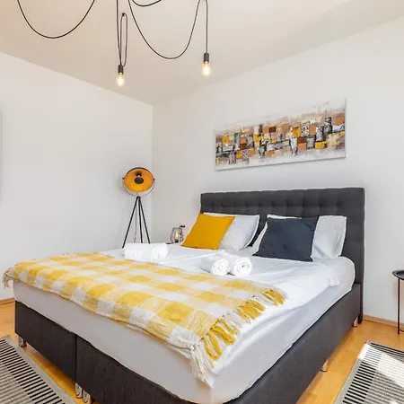 ヴィラ Amia In For 6 People With Jacuzzi & Kids Playground - Pet Friendly