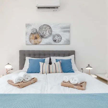 Amia In For 6 People With Jacuzzi & Kids Playground - Pet Friendly ヴィラ *