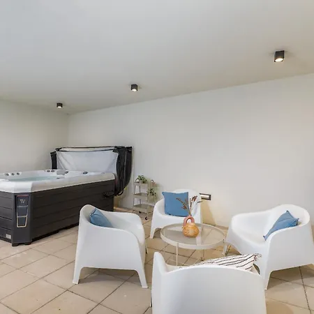 Amia In For 6 People With Jacuzzi & Kids Playground - Pet Friendly * プーラ