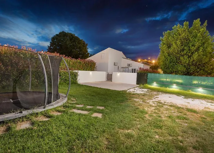 Willa Amia In For 6 People With Jacuzzi & Kids Playground - Pet Friendly Pula