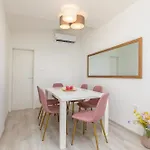 Amia In For 6 People With Jacuzzi & Kids Playground - Pet Friendly Pula