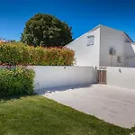 Amia In For 6 People With Jacuzzi & Kids Playground - Pet Friendly Villa *