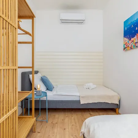 Amia In For 6 People With Jacuzzi & Kids Playground - Pet Friendly Pola