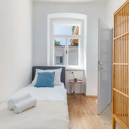 Amia In For 6 People With Jacuzzi & Kids Playground - Pet Friendly Villa