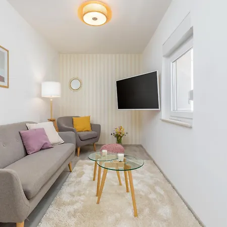 Amia In For 6 People With Jacuzzi & Kids Playground - Pet Friendly Villa