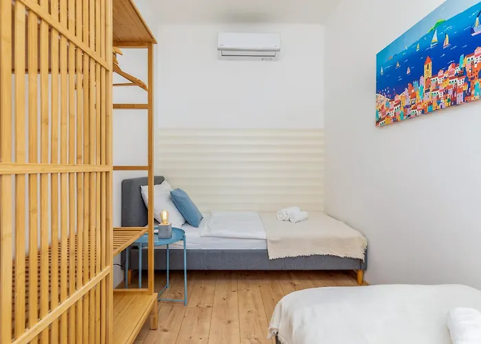 Amia In For 6 People With Jacuzzi & Kids Playground - Pet Friendly Pula