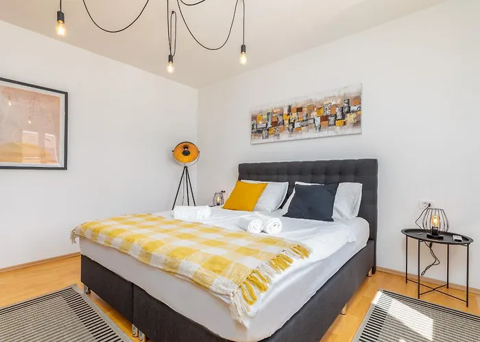 Villa Amia In For 6 People With Jacuzzi & Kids Playground - Pet Friendly