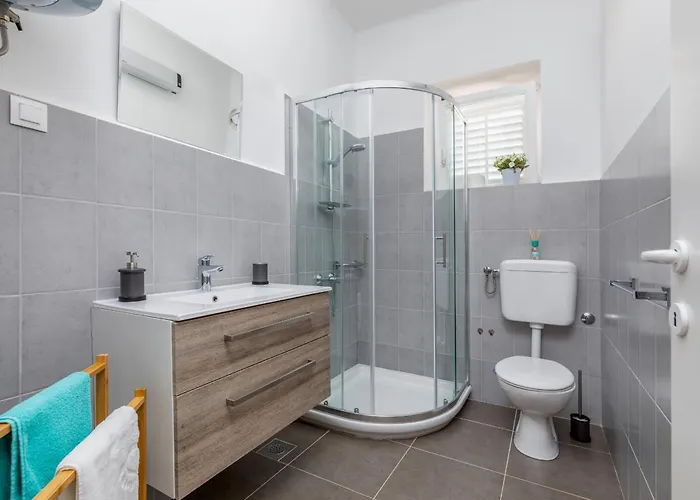 Amia In For 6 People With Jacuzzi & Kids Playground - Pet Friendly * Pula