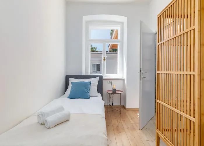 Amia In For 6 People With Jacuzzi & Kids Playground - Pet Friendly Villa