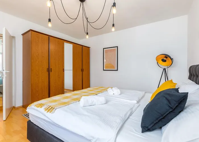 Amia In For 6 People With Jacuzzi & Kids Playground - Pet Friendly Villa