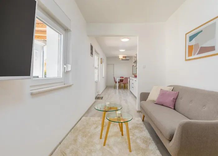 Villa Amia In For 6 People With Jacuzzi & Kids Playground - Pet Friendly *