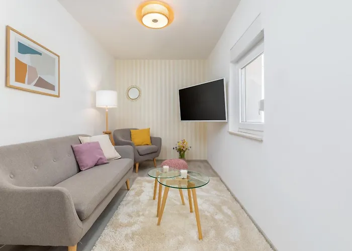 Amia In For 6 People With Jacuzzi & Kids Playground - Pet Friendly Villa