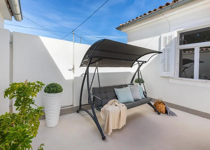 Amia In For 6 People With Jacuzzi & Kids Playground - Pet Friendly *