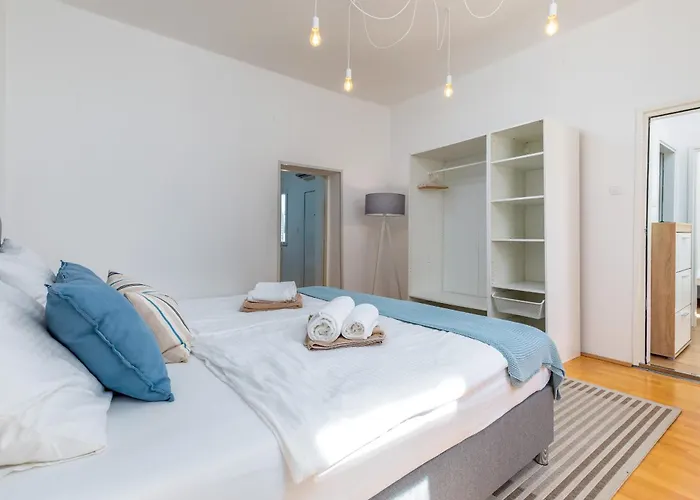 Amia In For 6 People With Jacuzzi & Kids Playground - Pet Friendly * Pula