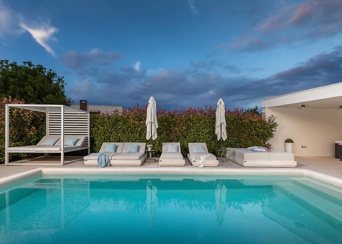 Amia In For 6 People With Jacuzzi & Kids Playground - Pet Friendly * Pula