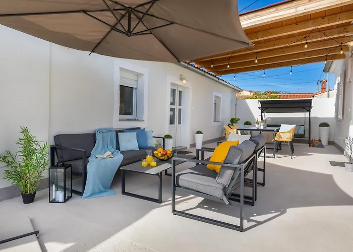 Villa Amia In For 6 People With Jacuzzi & Kids Playground - Pet Friendly *